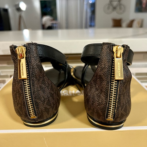 Michael kors they are totally new size 5.in their box - Picture 2 of 3